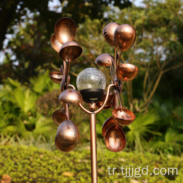 Güneş enerjili yel değirmeni ışıkları